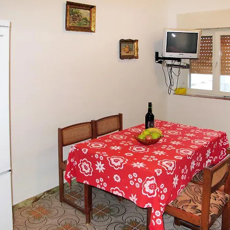 Haus Neda 150s Apartment *